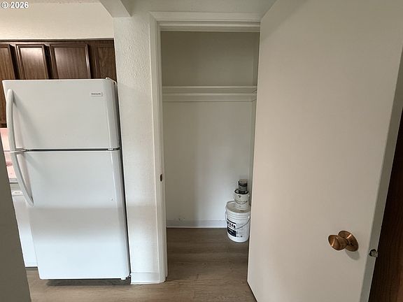 4th image of 11040 SW Greenburg Rd APT 206