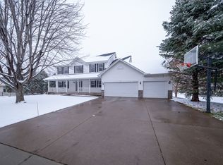 10526 Golden Eagle Trl, Woodbury, MN 55129