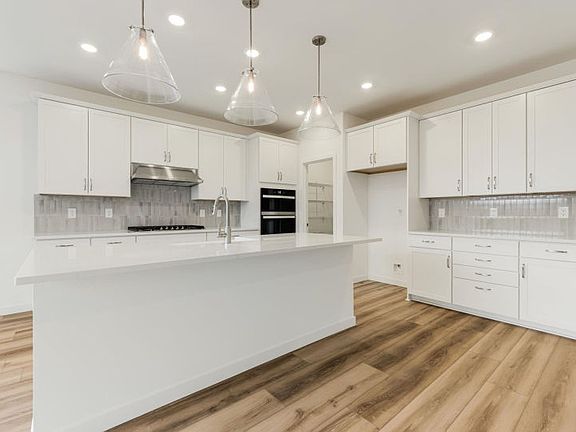 Large Kitchen with Island