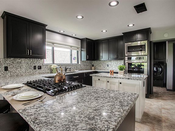 5th image of 479 Cherry Hills Dr