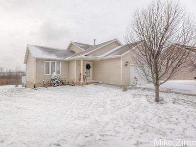 624 Chary View Ct, Kent City, MI, 49330