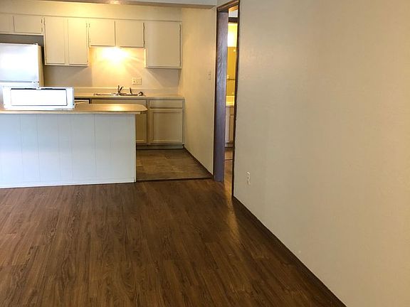3rd image of 905 NE Rogers Ln APT 1
