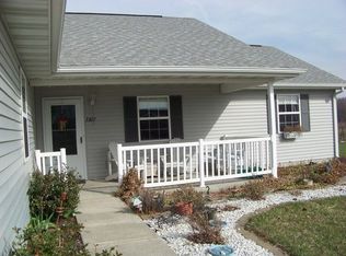 2207 White Oaks Dr, Taylorville, IL 62568