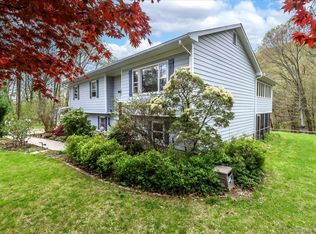 25 Aspetuck Pines Dr, New Milford, CT 06776