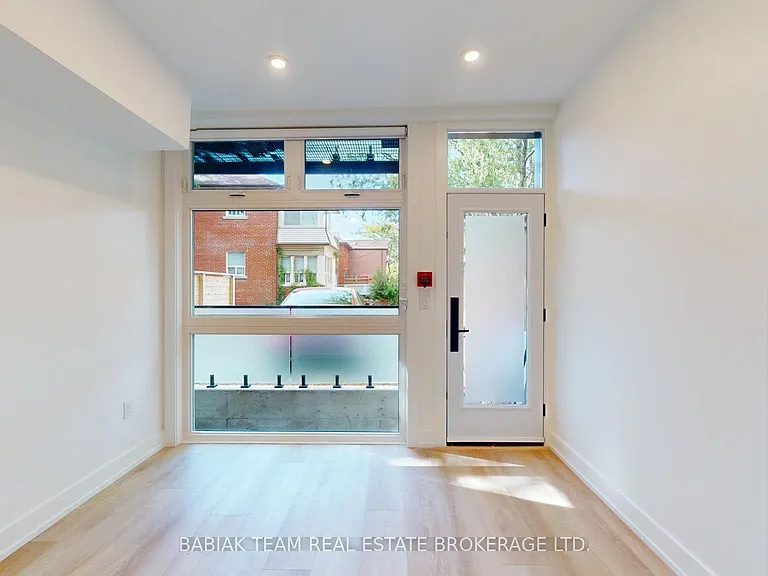 656 Annette St #102 — Photo 3