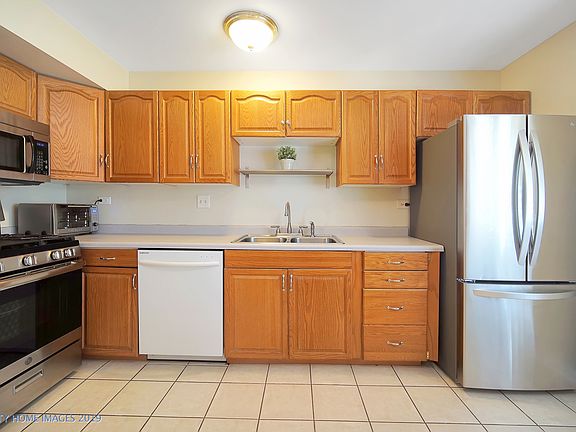 4th image of 29W468 Birchwood Dr