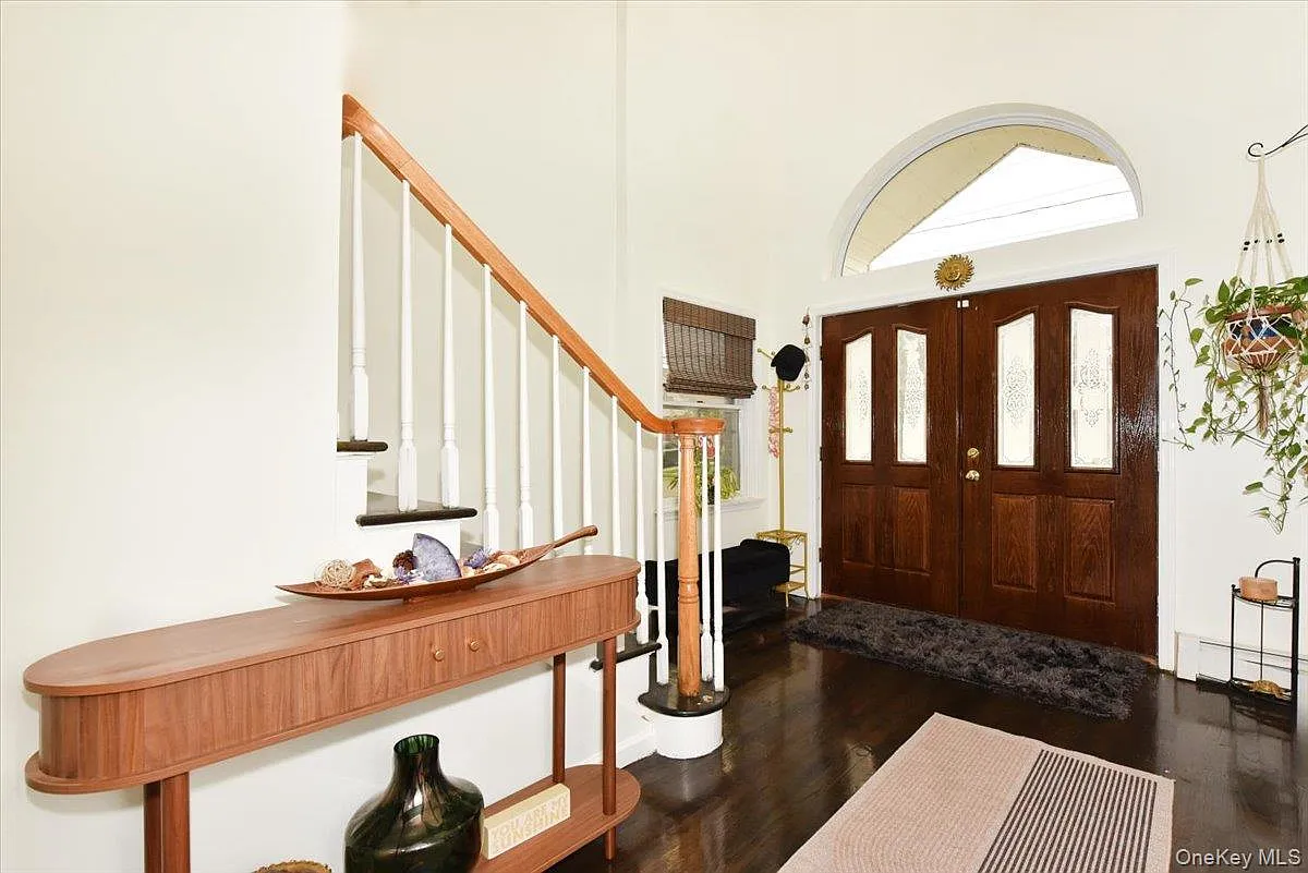 5 bed, 3.5 bath, 2724 sqft, $6,000 — Photo 3