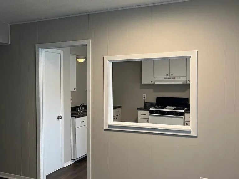 U of M Area - Southernwood Apartments — Photo 30