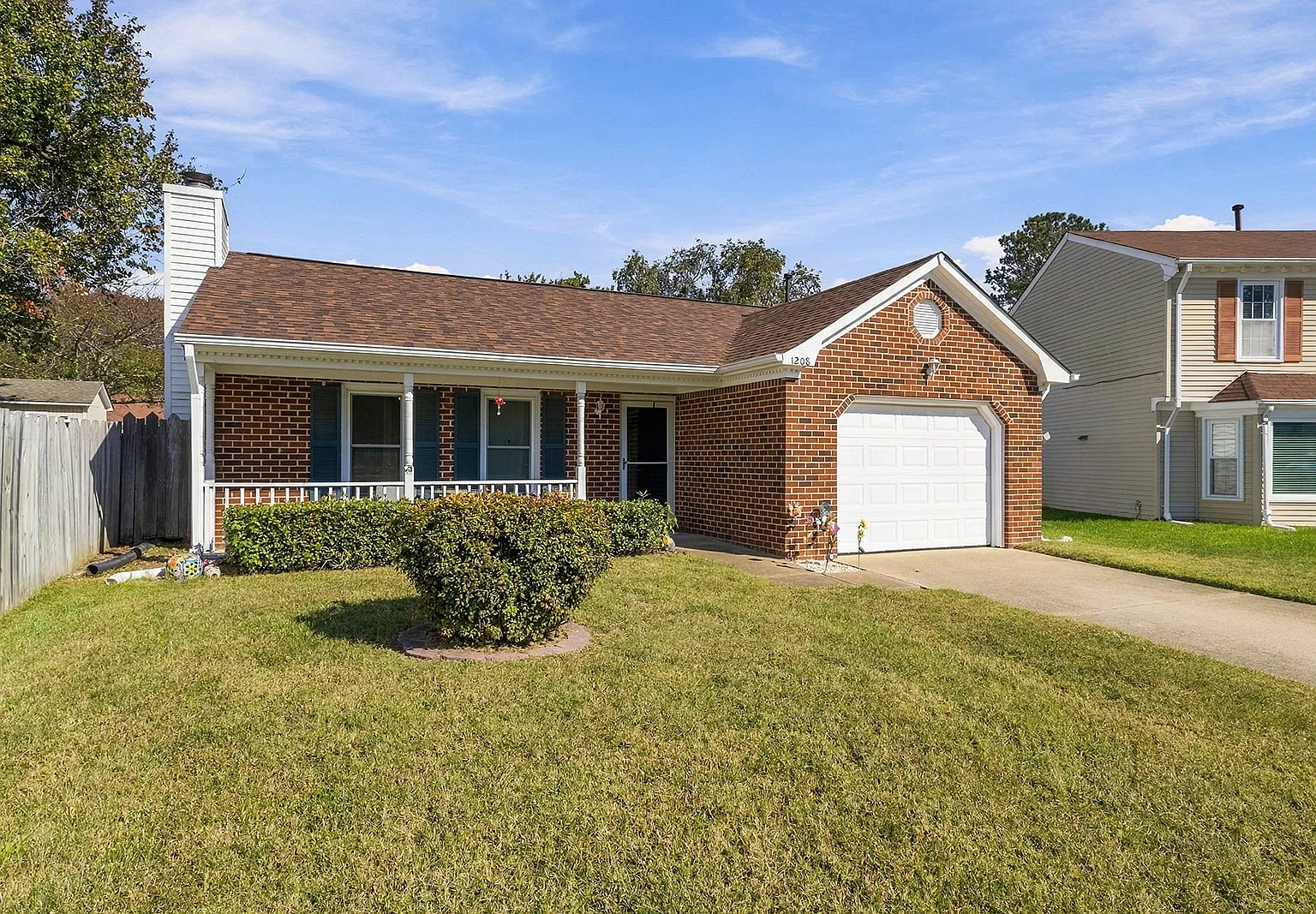 3 bed, 1383 sqft, $2,600 — Photo 2