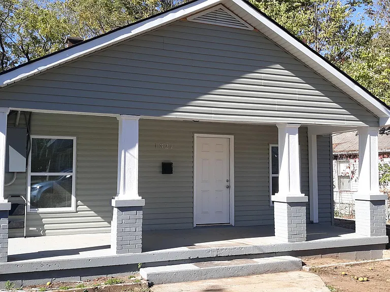 1321 Camden Ave — Photo 1