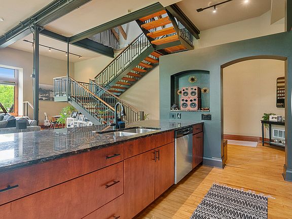 5th image of 1105 N Court St APT 201