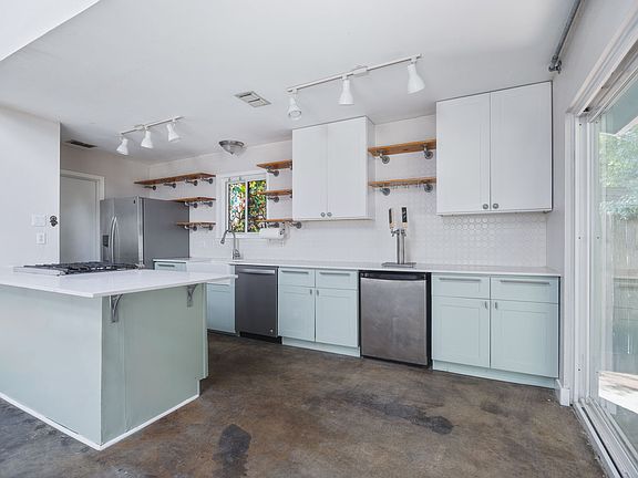 5th image of 1715 Mearns Meadow Blvd