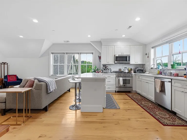 44 Evergreen St #3 — Photo 10