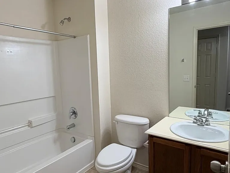 2205 Stoneleigh Pl — Photo 22