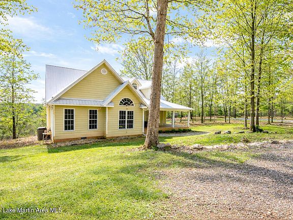 4th image of 52 Carla Dr