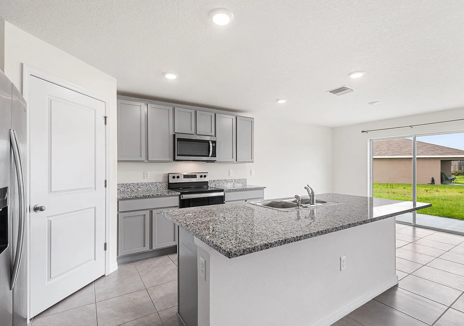 Wimauma Home For Rent! — Photo 3