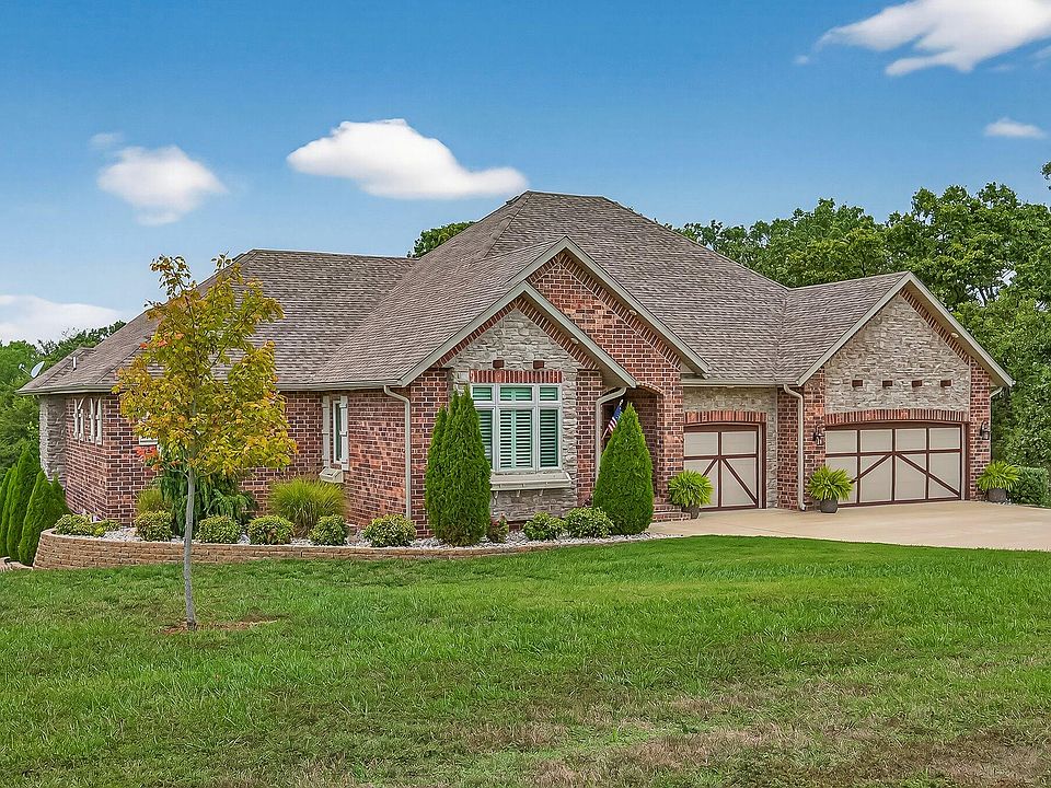 1st image of 215 Jameson Drive