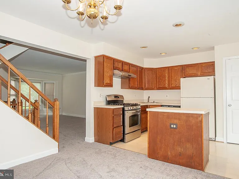6071 Joust Ln — Photo 8