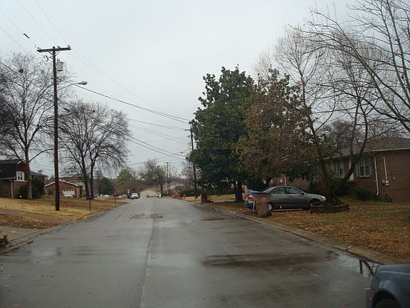 4th image of 2836 Creekview Dr