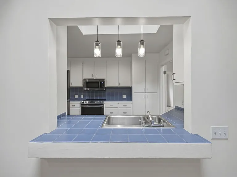 1537 Dana Ave — Photo 10