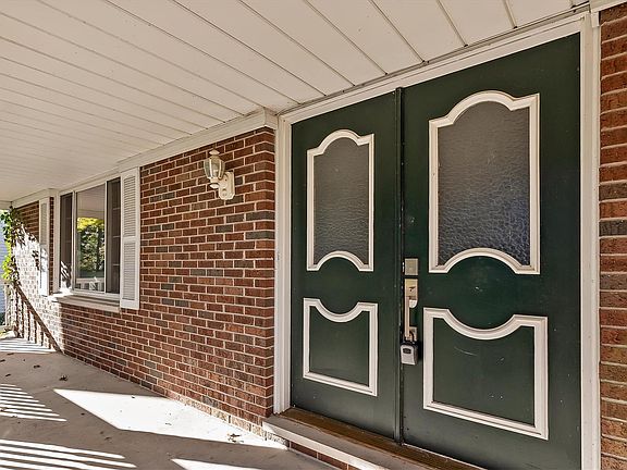 3rd image of 4741 Lakeshore Rd