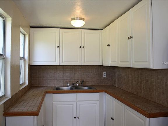 4th image of 2453 Avenue C SW