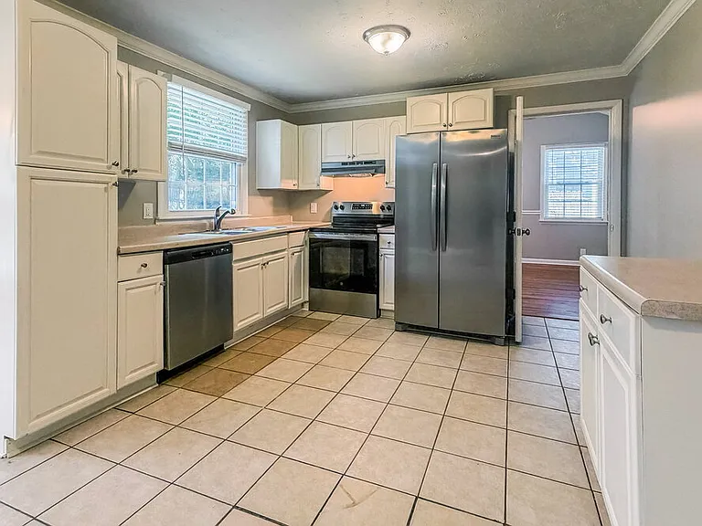 505 Roosevelt Ave — Photo 5