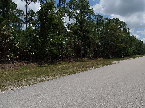Front view of property 
