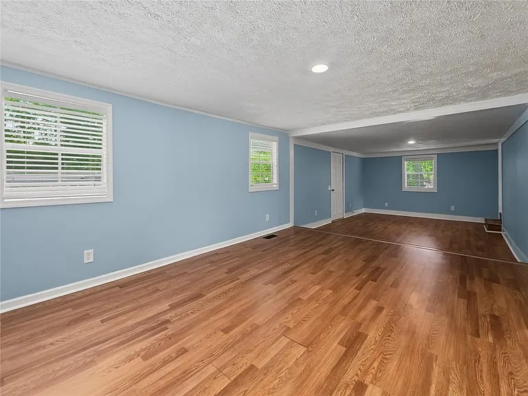 3542 Shoreland Dr — Photo 7