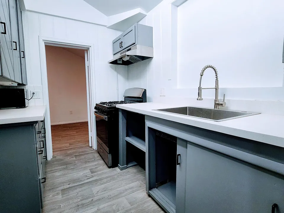 880 High Rd #3