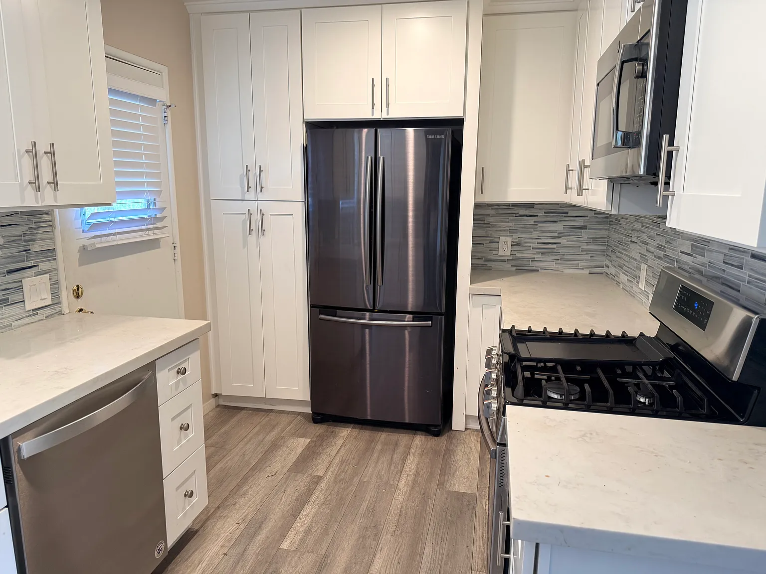 2 bed, 900 sqft, $2,900 — Photo 1