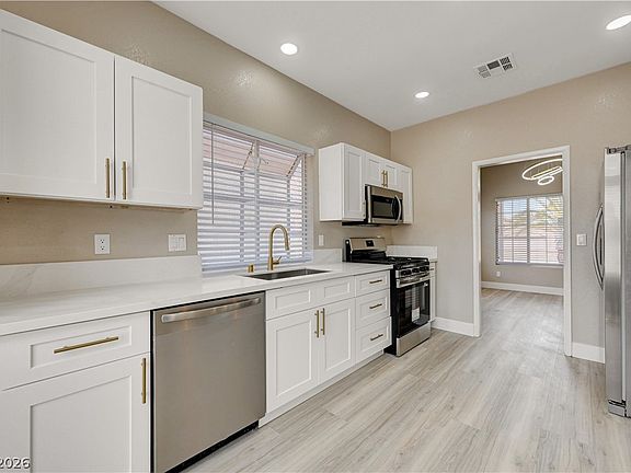 4th image of 419 Viewmont Dr