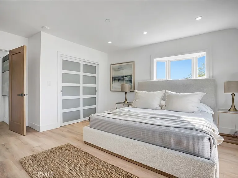 1145 S Longwood Ave — Photo 55