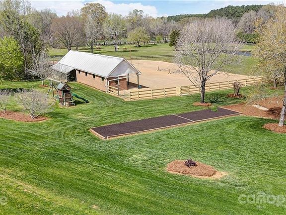 5th image of 7000 High Meadow Dr