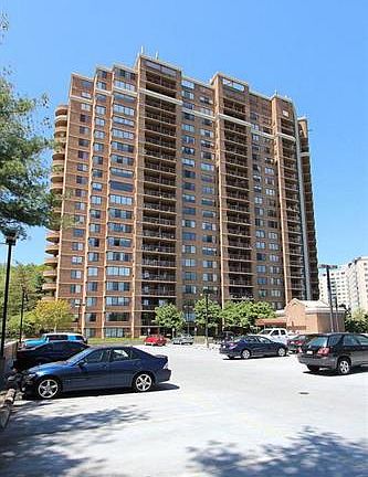 3rd image of 10101 Grosvenor Pl APT L11