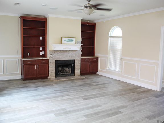 3rd image of 15430 Woodlore Dr