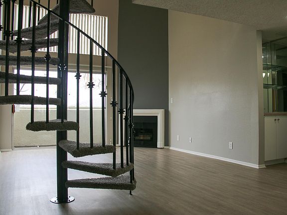 3rd image of 4211 Laurel Canyon Blvd #2-307