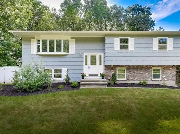 35 Sandy Brook Dr, Spring Valley, NY 10977
