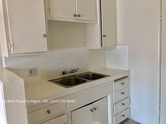2nd image of 1422 Pearl St APT C