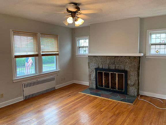 3rd image of 345 E Fulton St