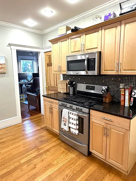 3 bed, 1.5 bath, 1100 sqft, $3,000 — Photo 1