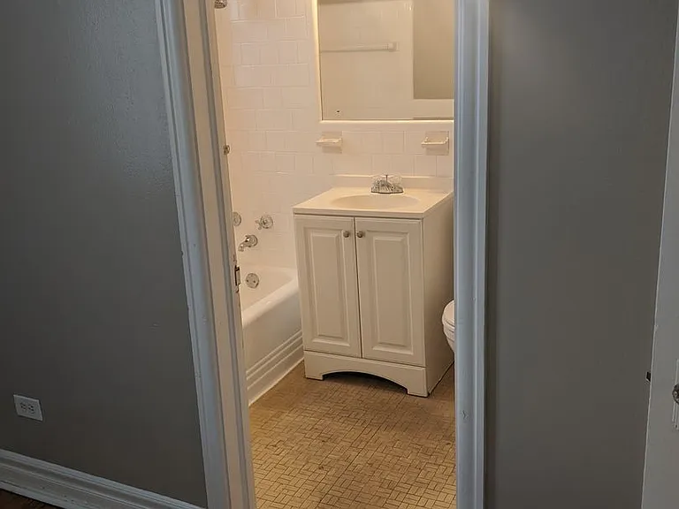 City Park/Park Hill Lovely One Bedroom Apartment - Conveniently Located! — Photo 25
