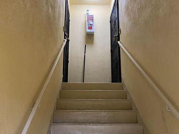5th image of 2721 E 6th St APT C