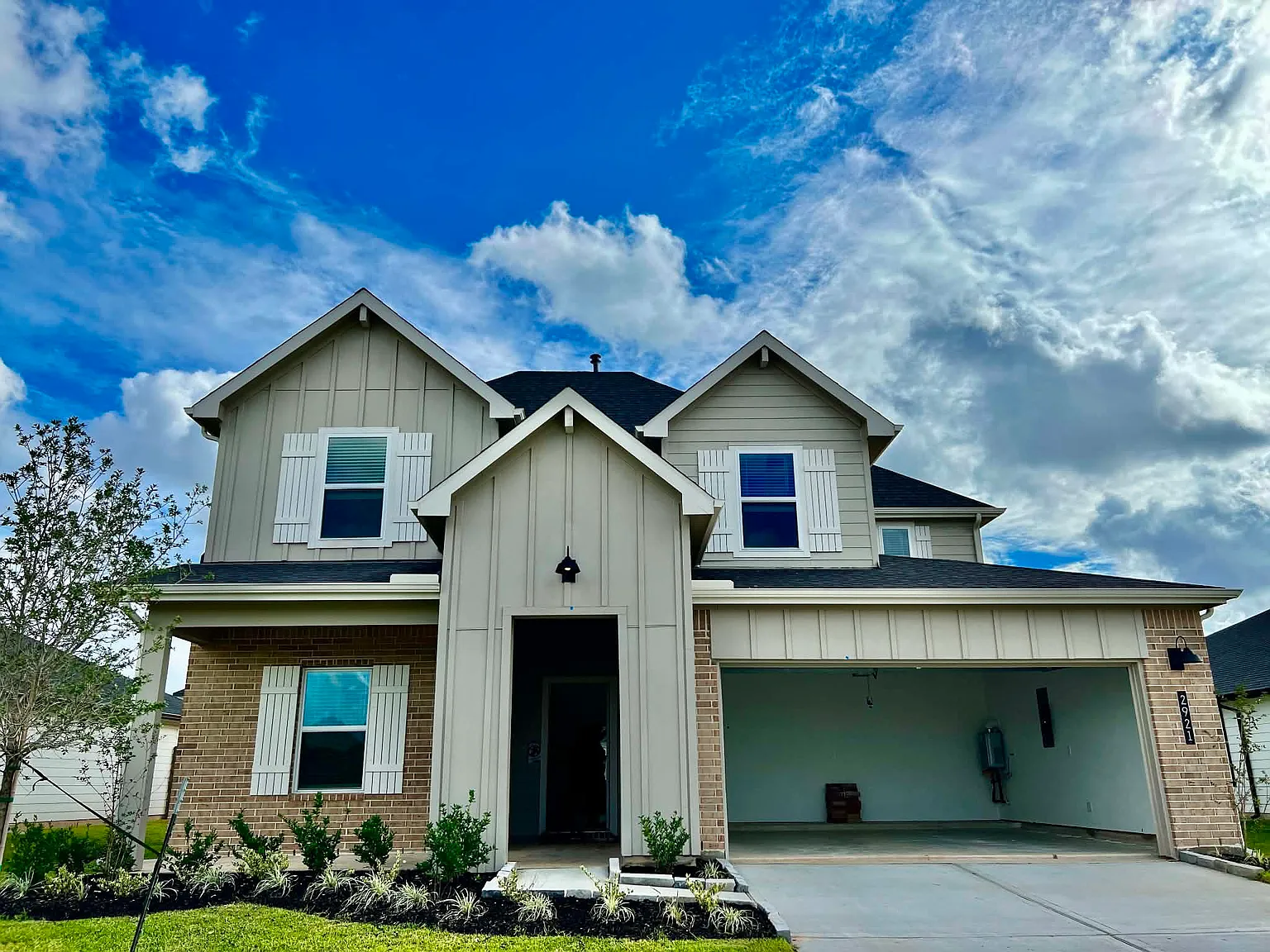 4 bed, 2.5 bath, 2456 sqft, $2,799 — Photo 1