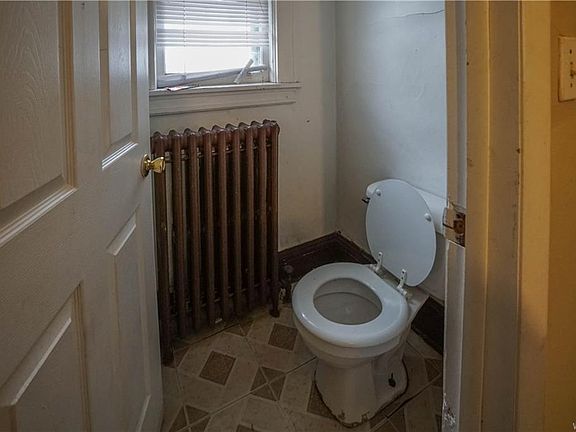 4th image of 701 Cedar Ave