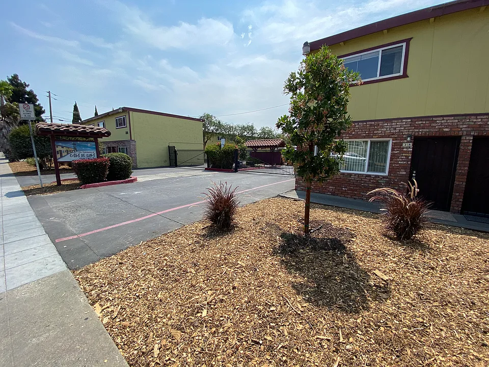 Casa de Luna Townhomes