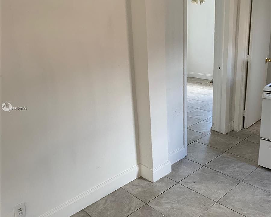1st image of 517 NW 1st Ave #2