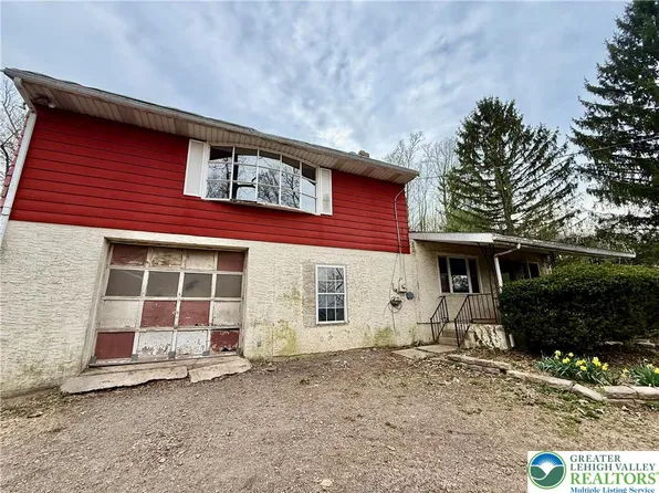 9162 Pond Rd, East Greenville, PA 18041