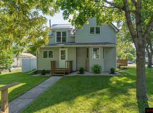 327 11th St S, Saint James, MN 56081
