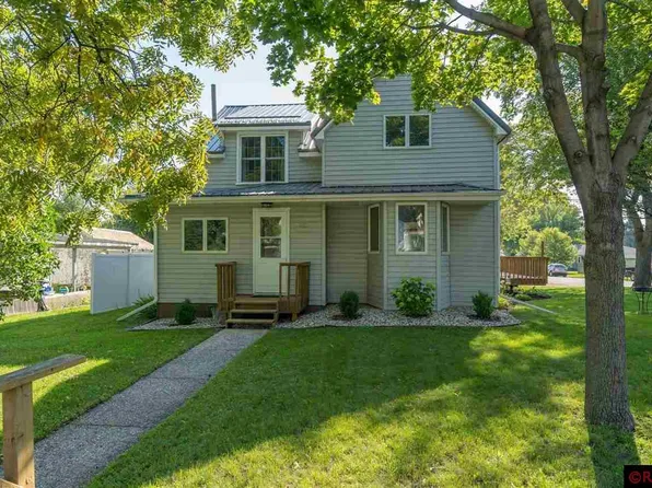 327 11th St S, Saint James, MN 56081